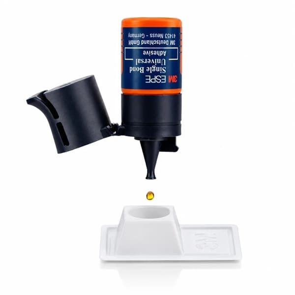 Single Bond Universal 3M ESPE – Adhesive Dispensing Drop onto Mixing Well One-Coat Application

