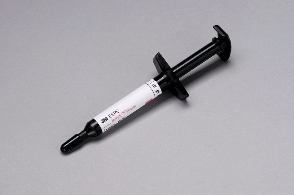 3M ESPE RelyX Veneer Cement 3g Syringe Translucent Shade TR Close-Up for Dental Professionals – Light-Cure Resin Luting Cement for Porcelain and Composite Veneer Cementation by 3M ESPE USA
